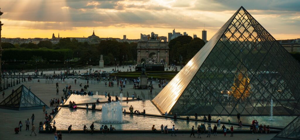 Ciekawostki o La Pyramide w ParyÅ¼u