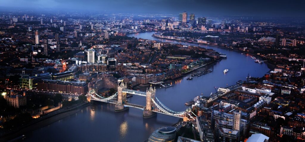 Bulwary nad Tamiz膮 - Spacerem przez Londyn
