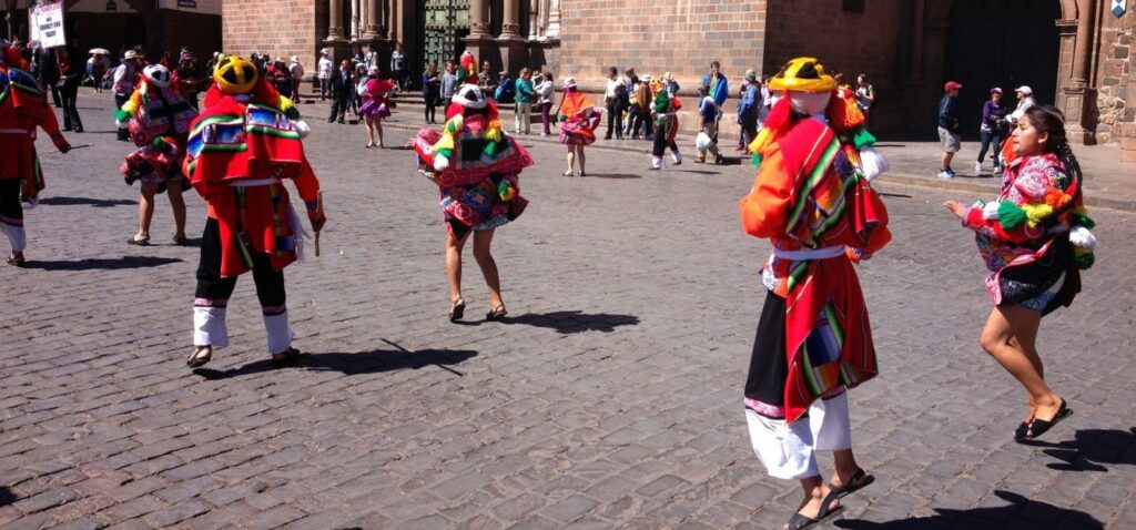 Taneczna parada w Cusco