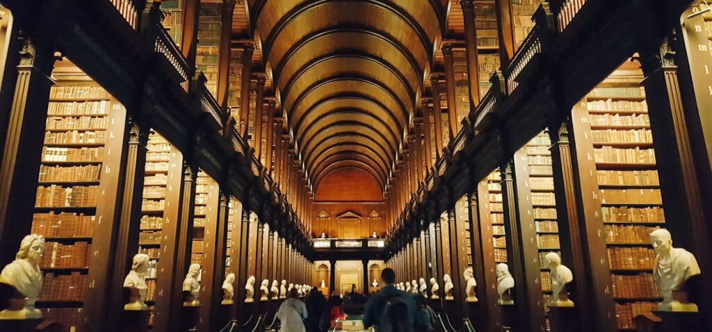 Biblioteka Trinity College w Dublinie - DÅ‚uga Sala