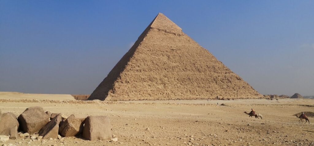 Kair od Piramid do Wzgórza Mukattam - Piramida Chefrena w Gizie
