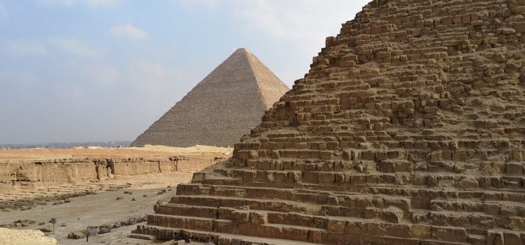 Kair od Piramid do Wzgórza Mukattam - Piramida Cheopsa w Gizie