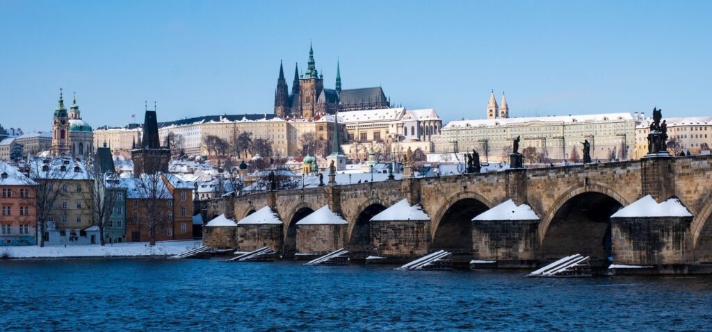 Most Karola w Pradze - zimowy spacer