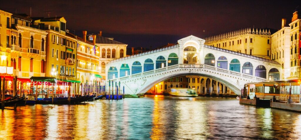 Najpiękniejsze zabytkowe mosty w Europie - Most Rialto w Wenecji