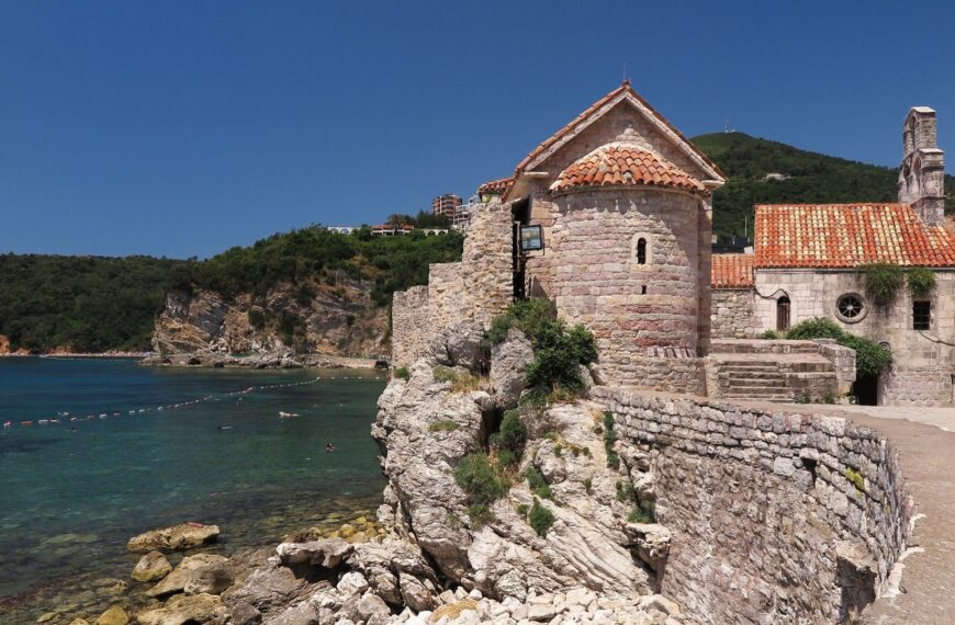 Czarnogórskie wybrzeże. Co warto zobaczyć podczas wakacji w Czarnogórze? - Blog CityLove