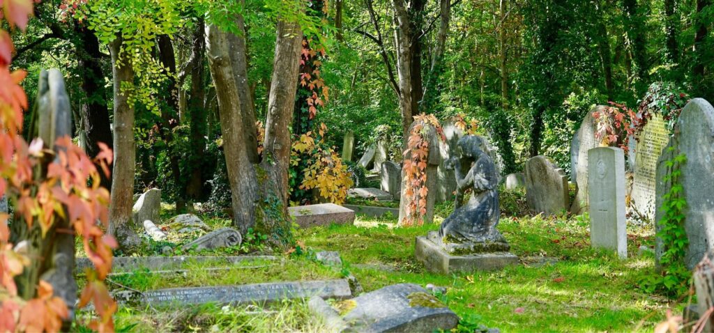 Zabytkowy cmentarz Highgate w Londynie - Blog CityLove