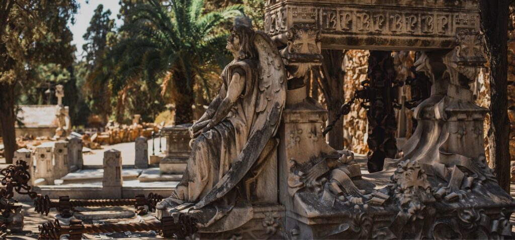 Cmentarz na Wzg贸rzu Montjuic w Barcelonie - Blog CityLove