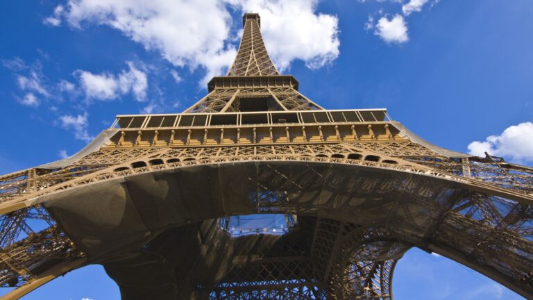 Żelazna Dama Paryża. Ciekawostki o Wieży Eiffla